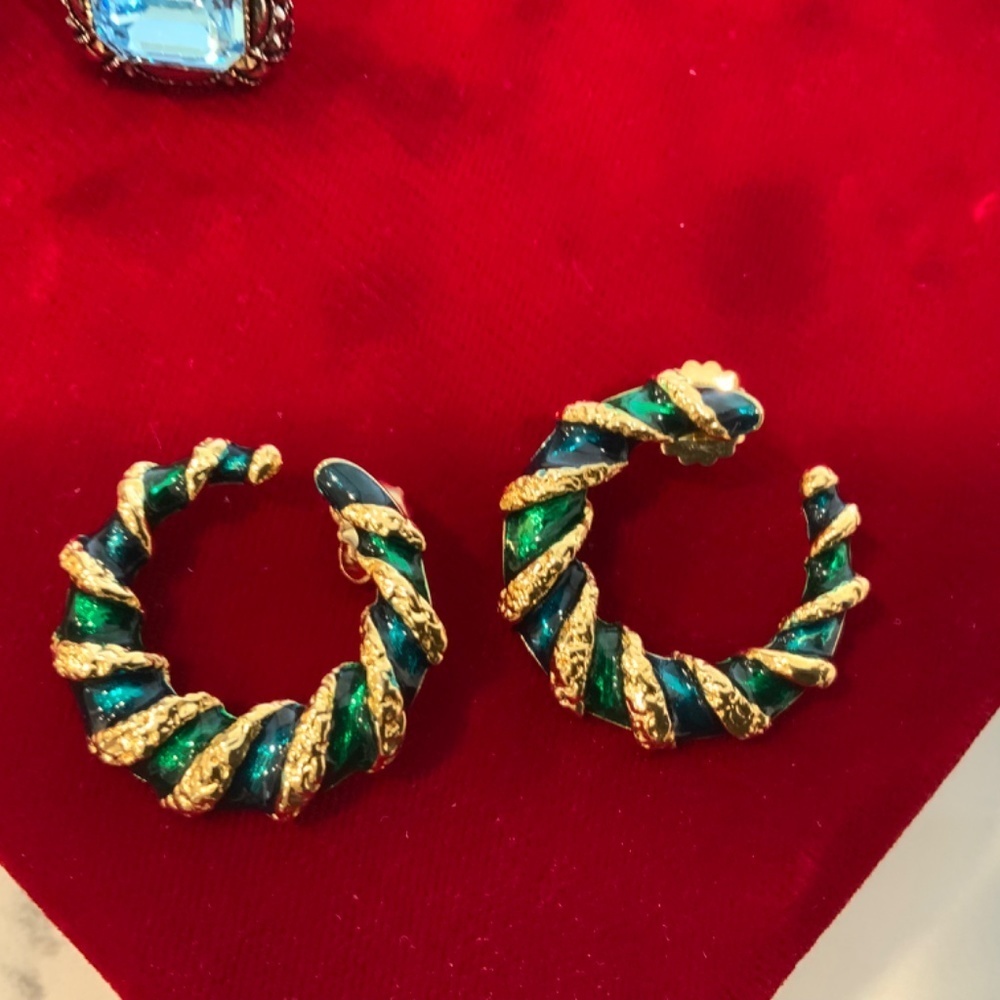 Vintage 1988 Avon Christmas Earrings - Picture 4 of 4